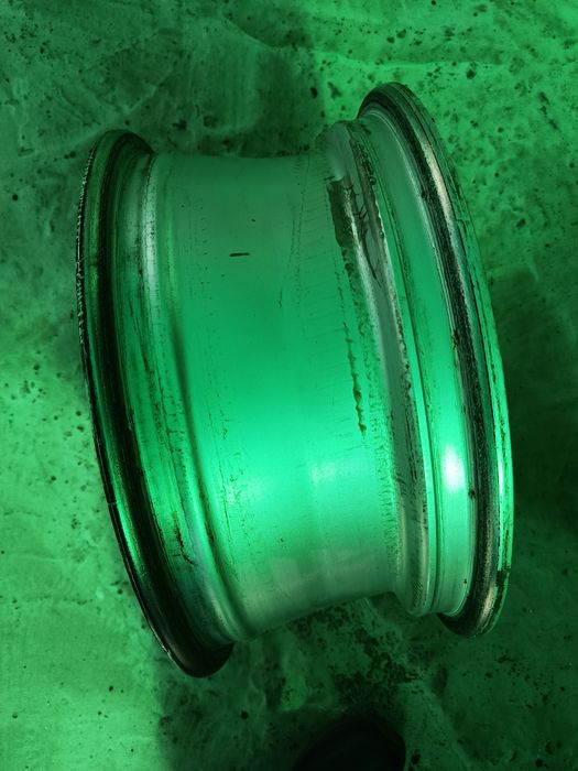 Оригинальные диски на R15 с BYD F6 подходят на Toyoty  размер на фото.