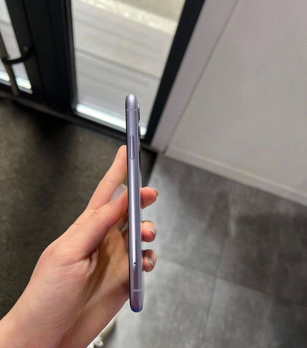 • 11 iPhone • новий телефон айфон 11 є в різних кольорах
