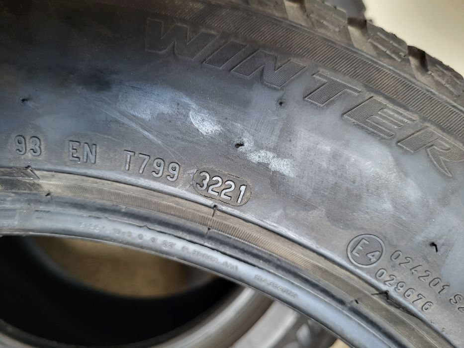 Opony zimowe 225/55 R17 Pirelli dot(3221) 4 szt.