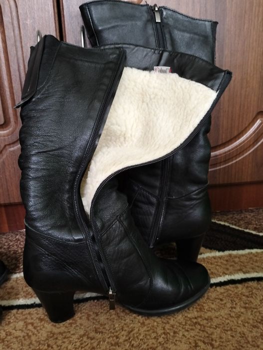 Продам зимові чоботи