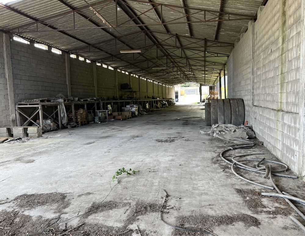 Arrendam-se Armazéns e Escritórios em parque industrial com 15.000m2