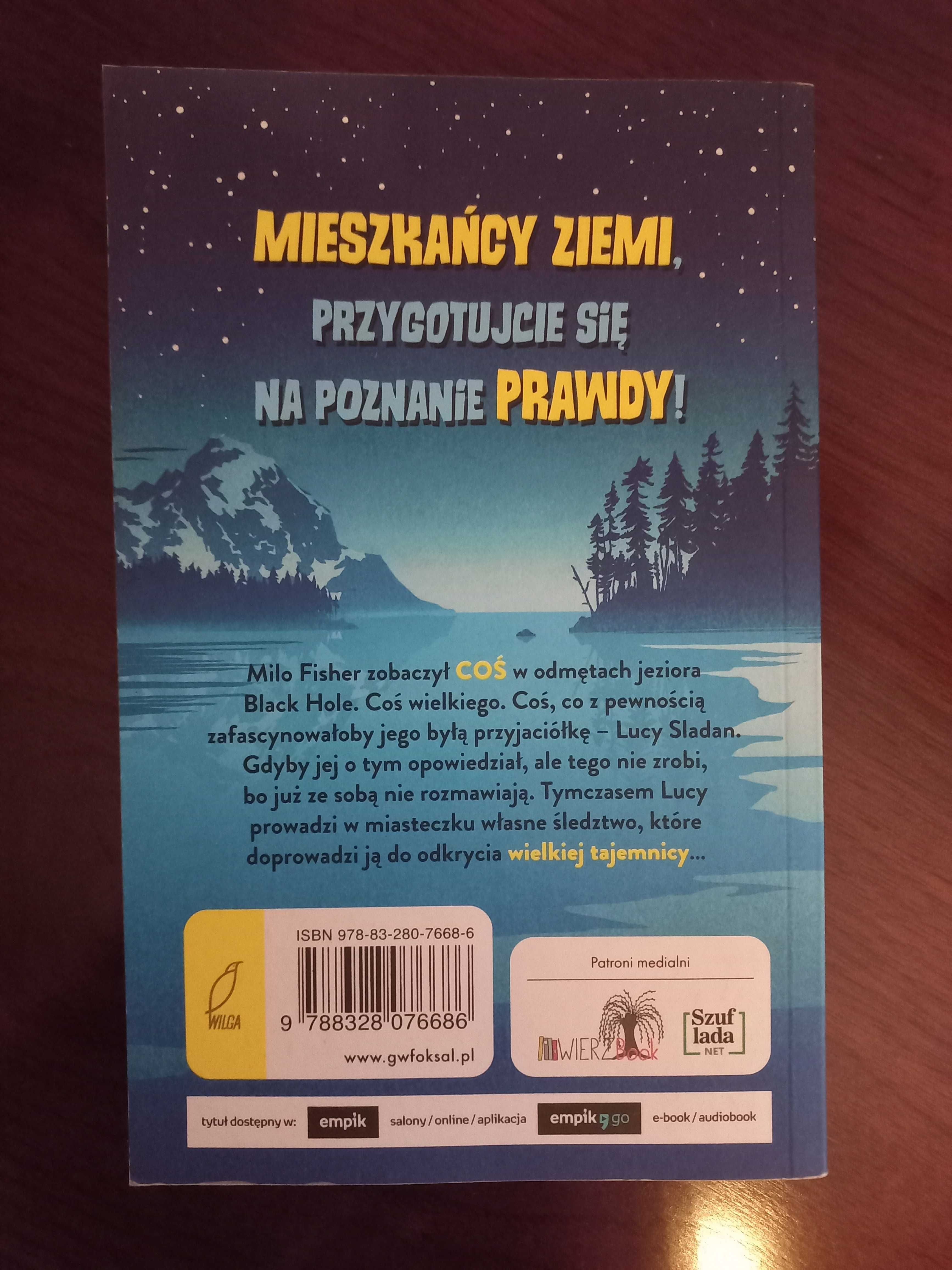 Książka „Sticky Pines. Potwór z jeziora Black Hole” Dashe Roberts