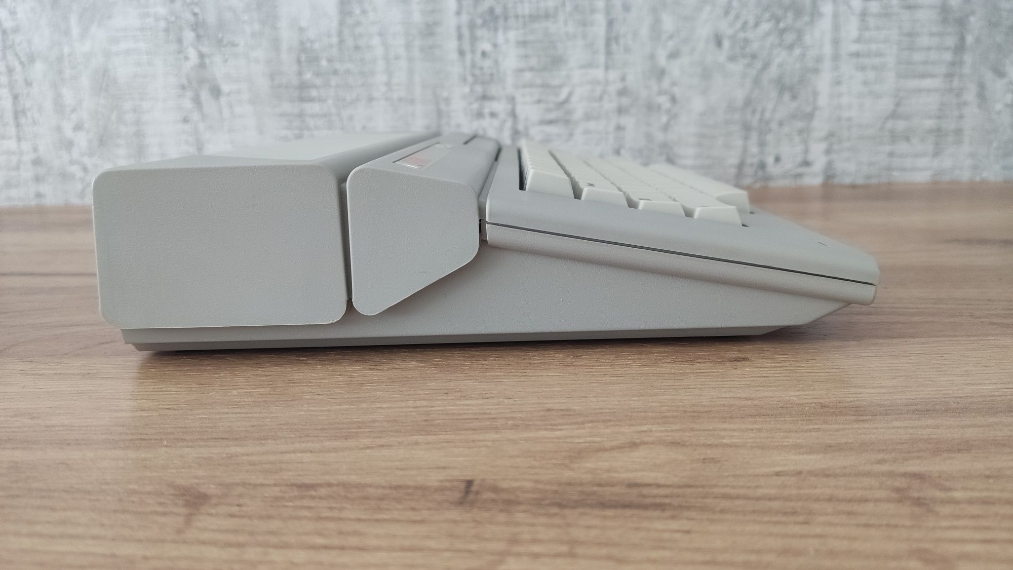 Atari 65 XE ECI sprawne stan bdb układy w podstawkach