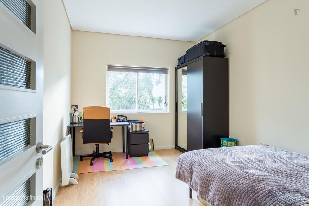 35916 - Quarto com cama de casal em apartamento...