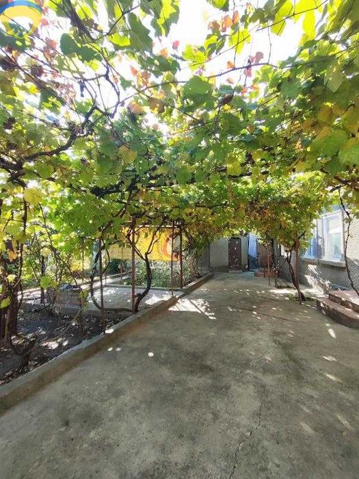 Дом на Слободке  с местом под гараж. Хуторская