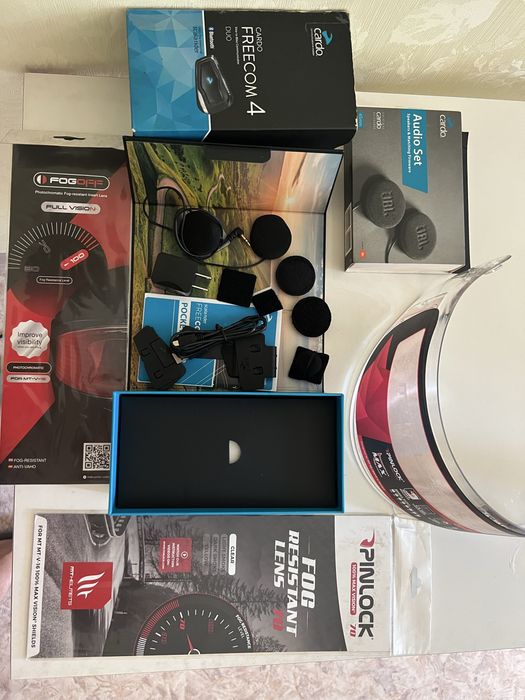 Шолом MT Atom М з гарнітурою Cardo Freecom4