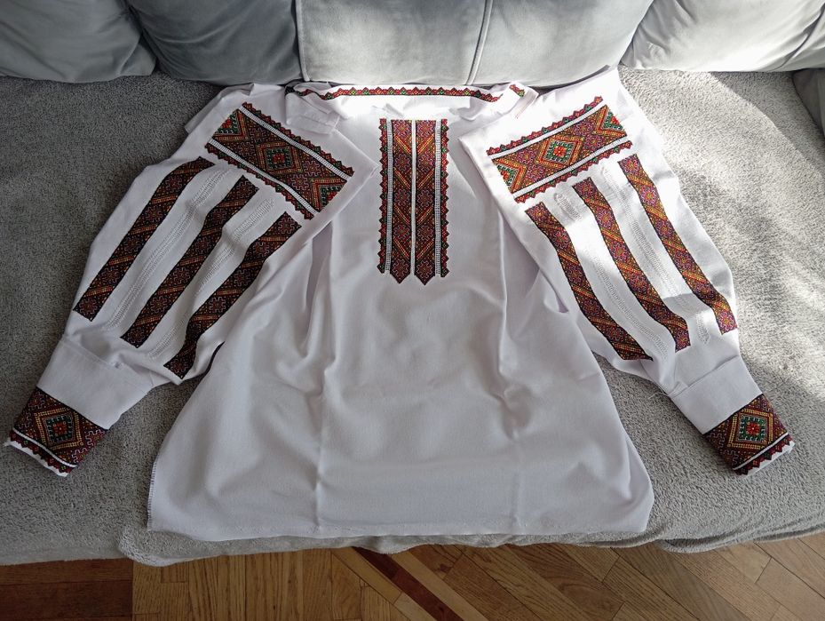 Жіноча вишиванка