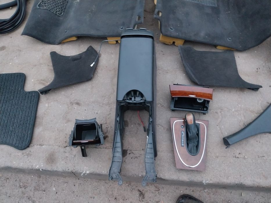 Mercedes w211 sedan E wnętrze tapicerka fotele dywany KPL boczki dekor