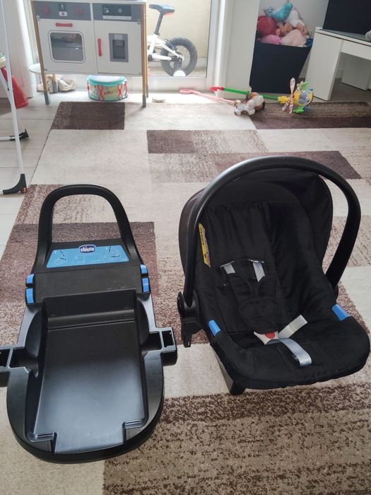 Ovo Chicco Kaily com base para automovel