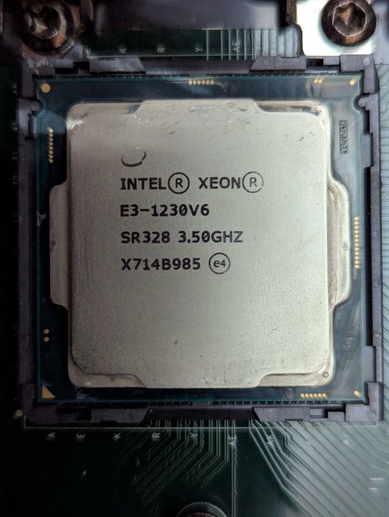 Supermicro X11SSL-F xeon e3-1230v6 32gb