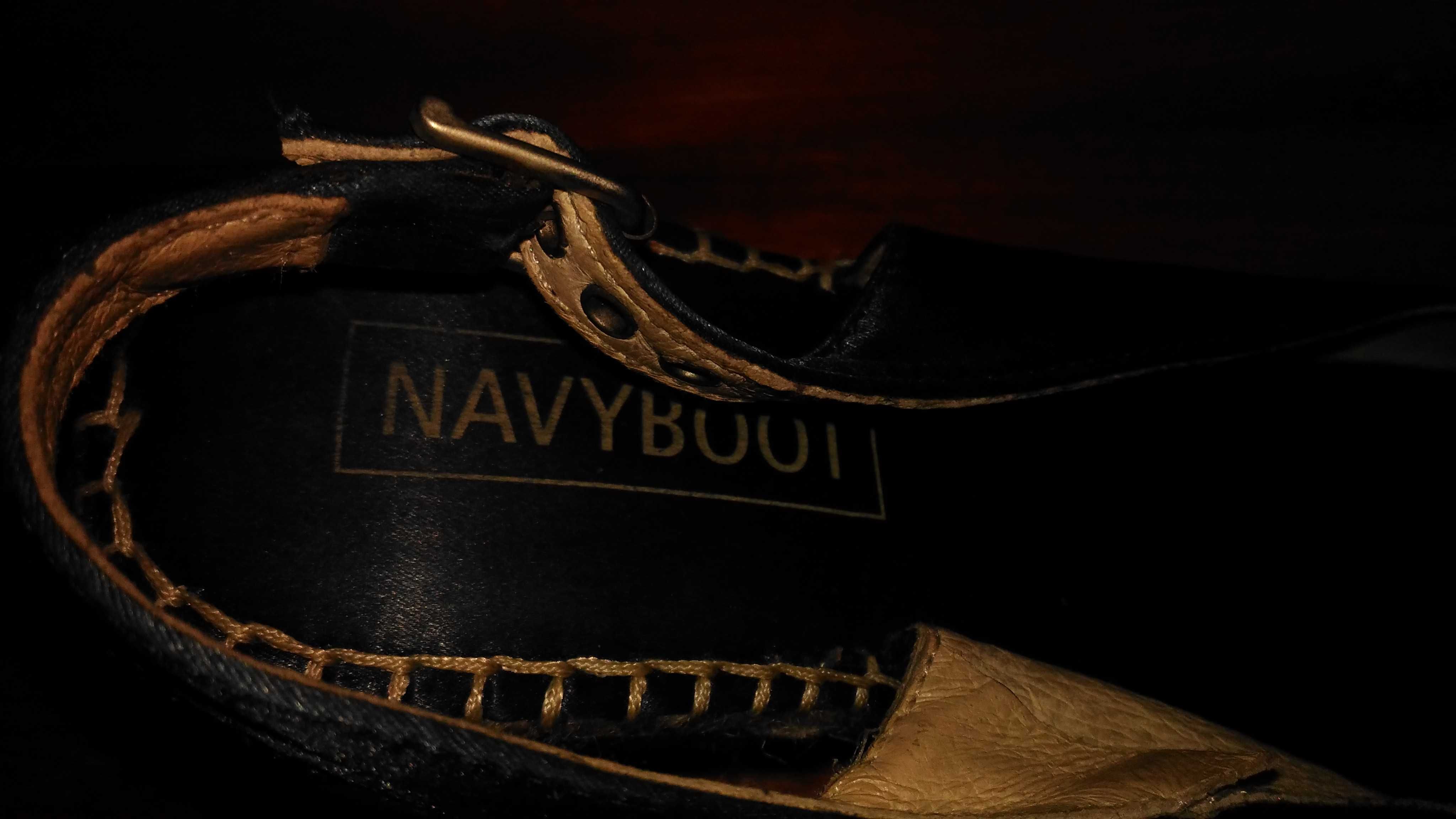 Sandálias da marca Navyboot e tamanho 38. Novas.