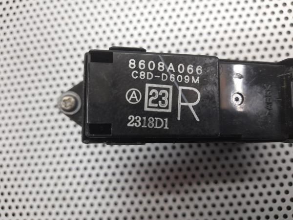 Comando / botão / interruptor vidros trás direito MITSUBISHI Colt VI (