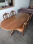 Mesa de jantar madeira com cadeiras