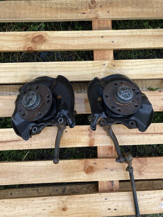 Передня ступиця | цапфа Mercedes 190 w201