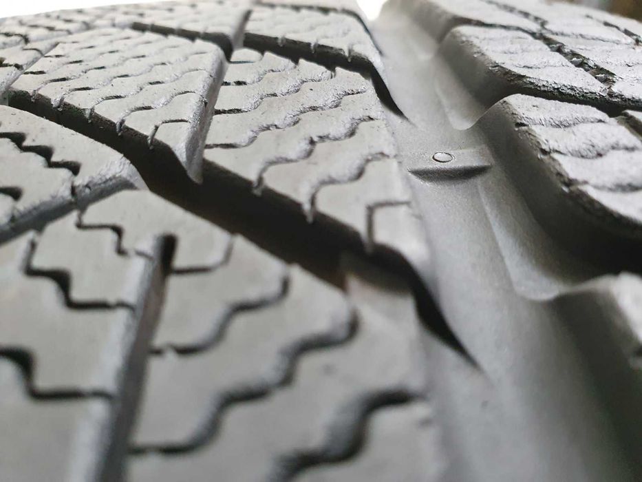 2x Pirelli  Sottozero 3  225/45r18  7mm