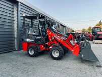 Kingway 906 Farmer Perkins engine 4x4  Mini ładowarka 906 Perkins engine + widły otwierane + łyżka