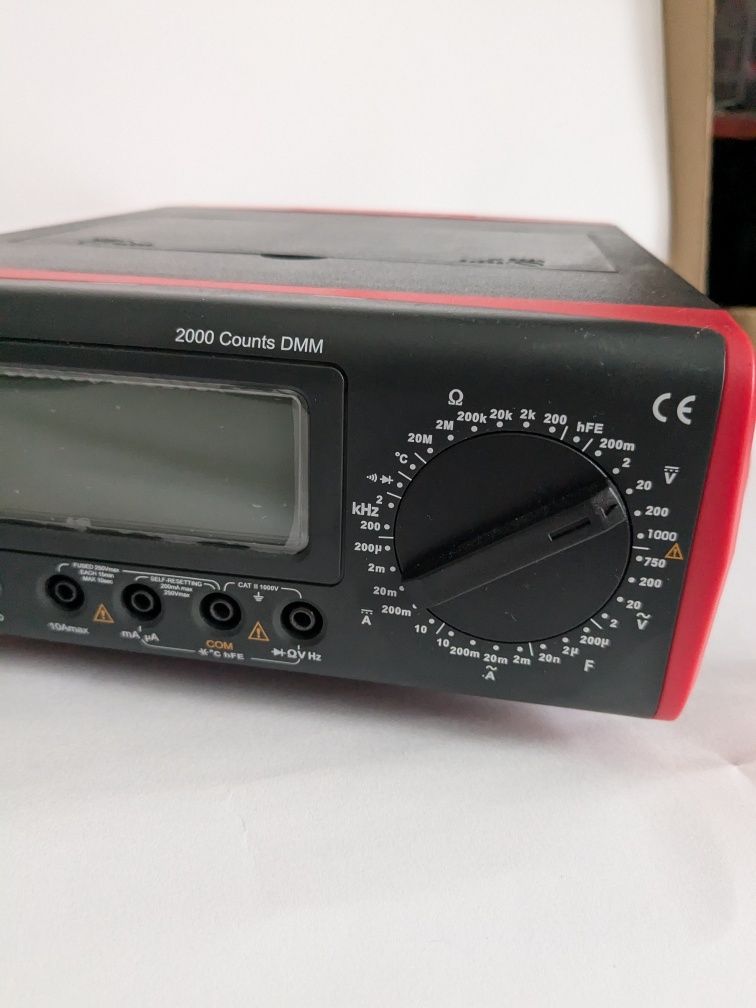 Miernik laboratoryjny UNI-T UT801