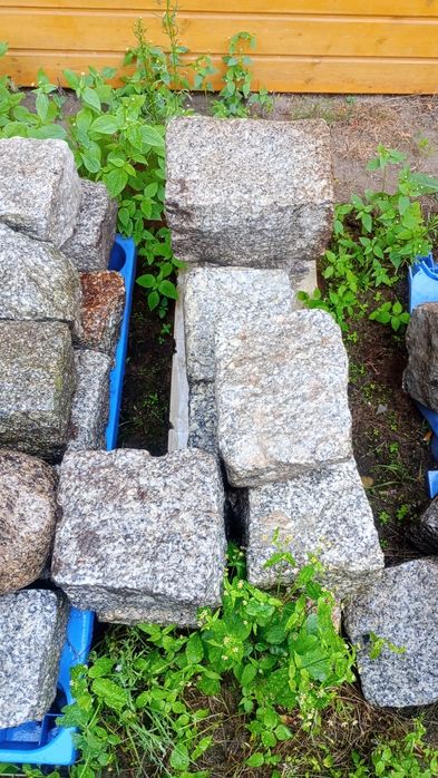 Kamienie granitowe i polne