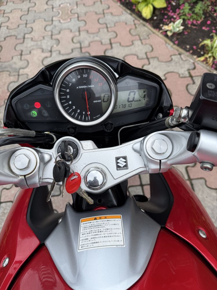 Suzuki GSR250 розмитнений