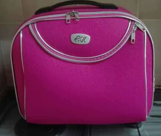 Mala cor de rosa