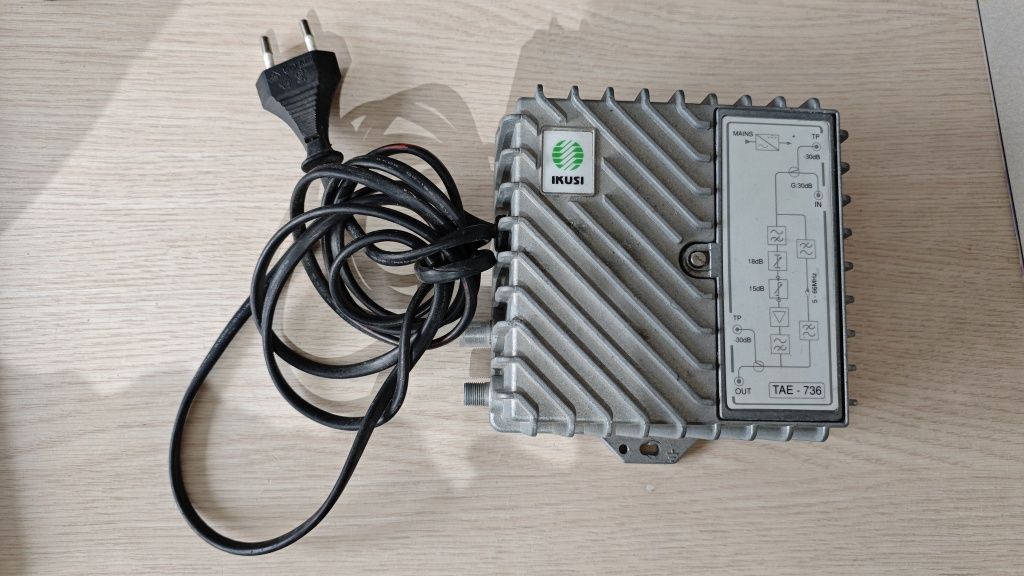 Wzmacniacz antenowy TAE-736