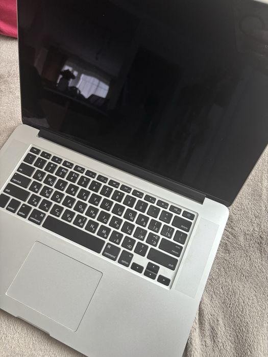 MacBook Pro 15” i7 / 16GB RAM 512 GB