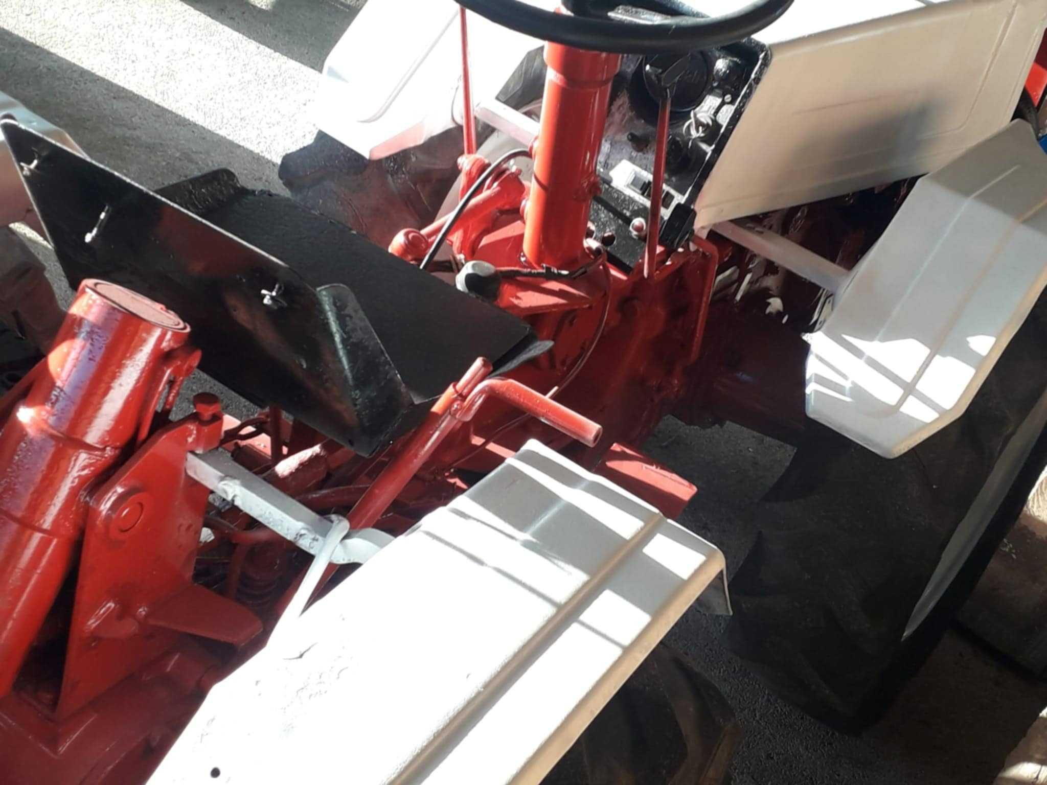 trator PASQUALI 956 603 em bom funcionamento 4x4 com alfaias