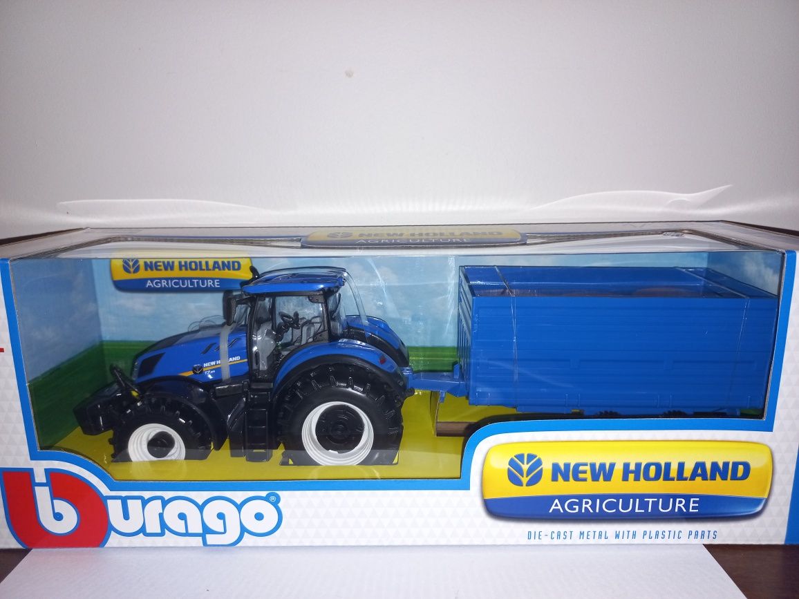 Bburago traktor New Holland T7.315,przyczepa z belami siana,skala 1:32