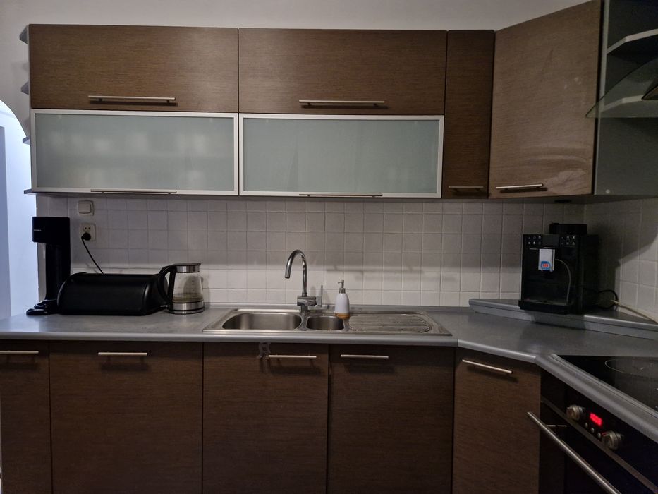 Meble kuchenne  zestaw z  piekarnikiem, płytą, okapem i zlewozmywakiem