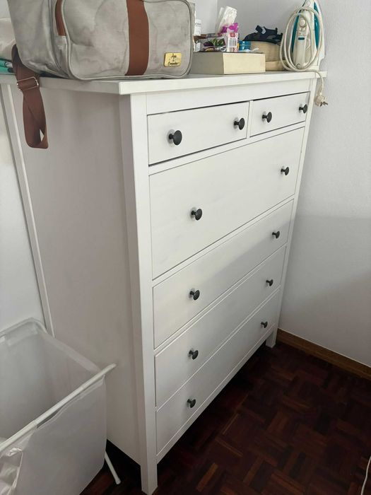 Cómoda HEMNES Ikea