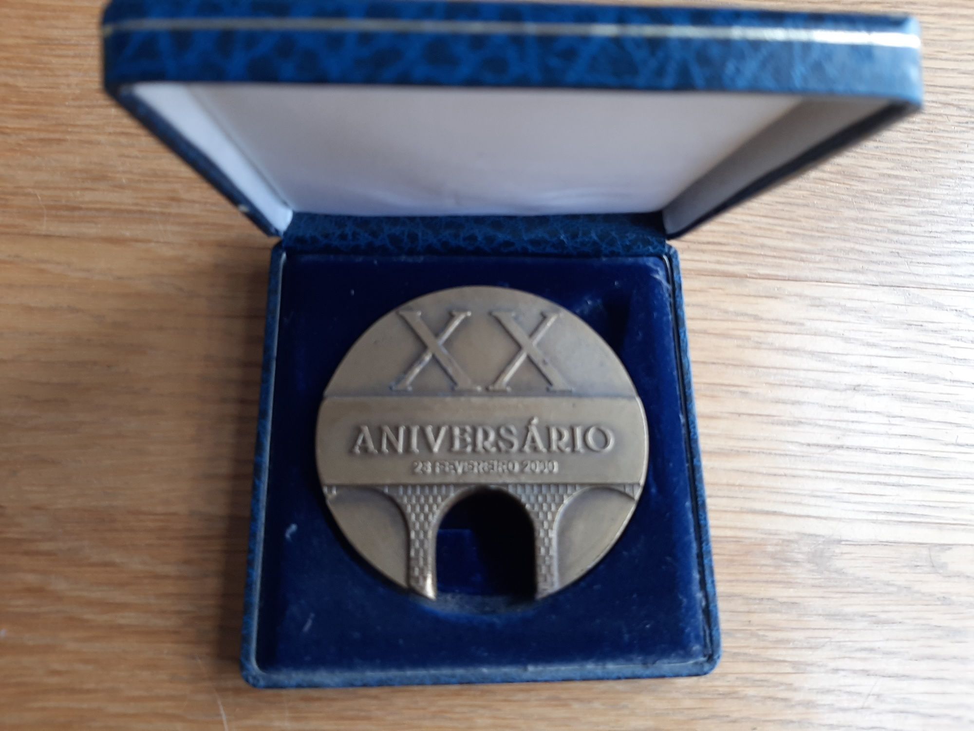 Medalhão XX aniversário da extinta Junta de freguesia da Damaia