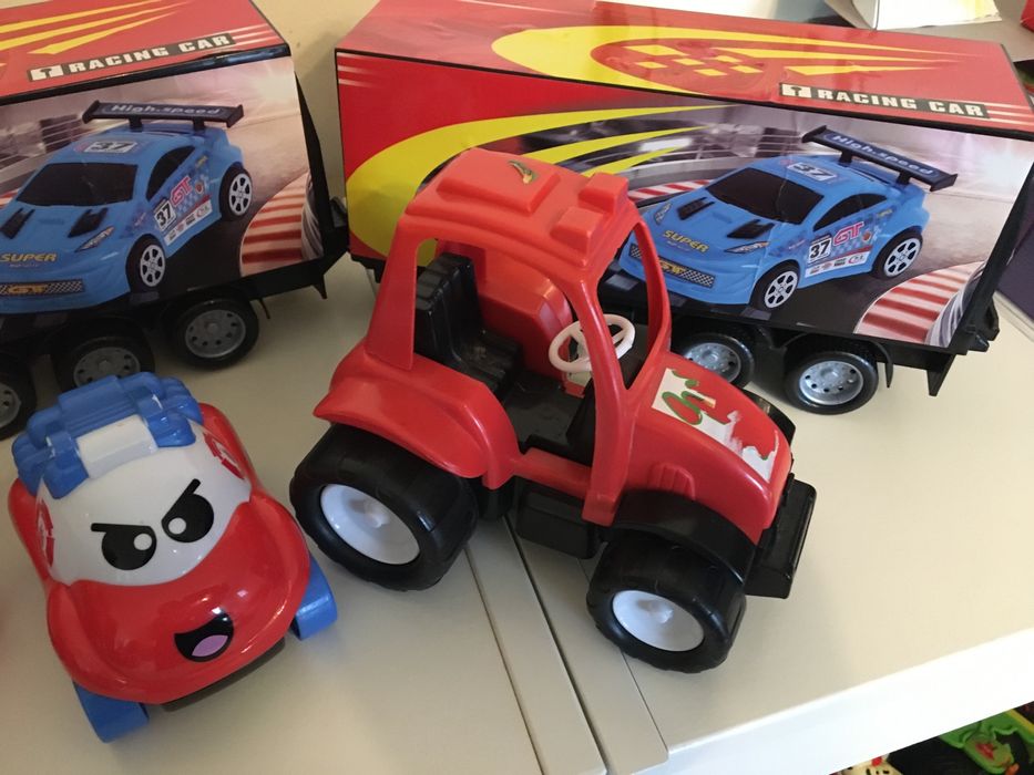 Zestaw aut dla malucha.