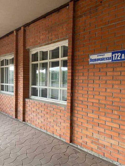 Сервісно-торгівельний комплекс з квартирою власника