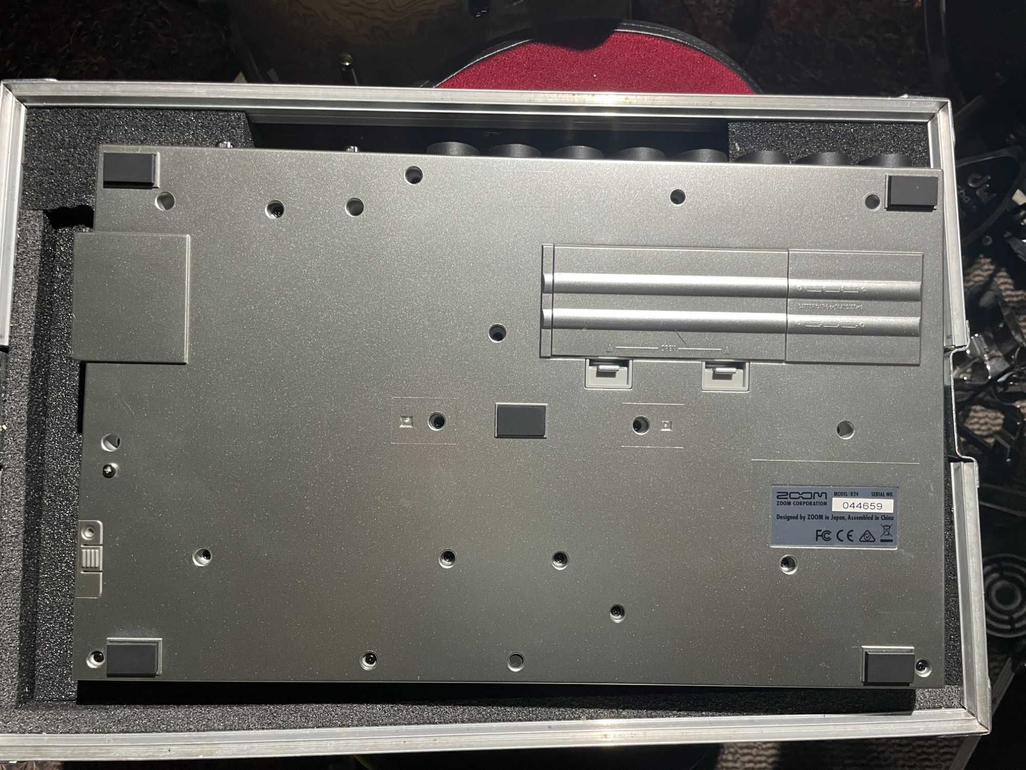 Zoom R24 wielościeżkowy rejestrator hard case i karta SD 32 GB