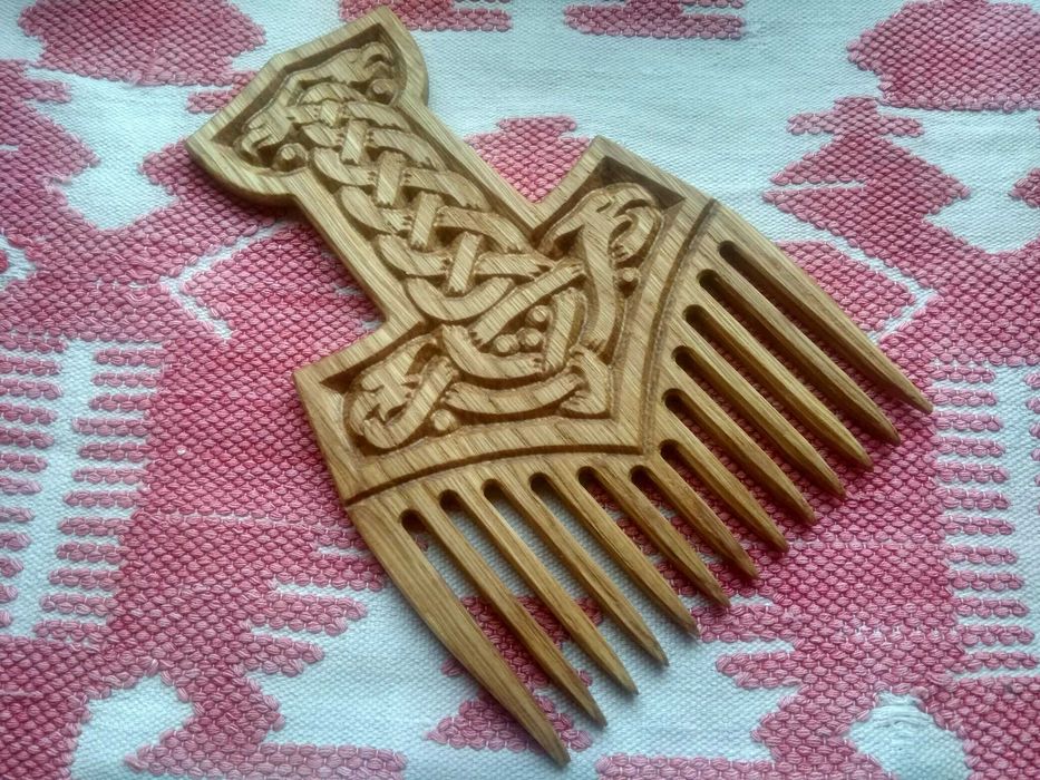 Деревянный обережный гребень для волос