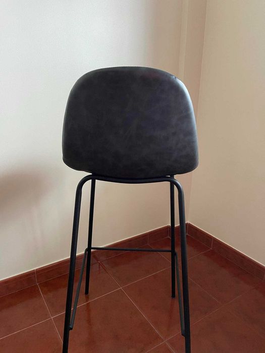 Mesa e conjunto de Cadeiras