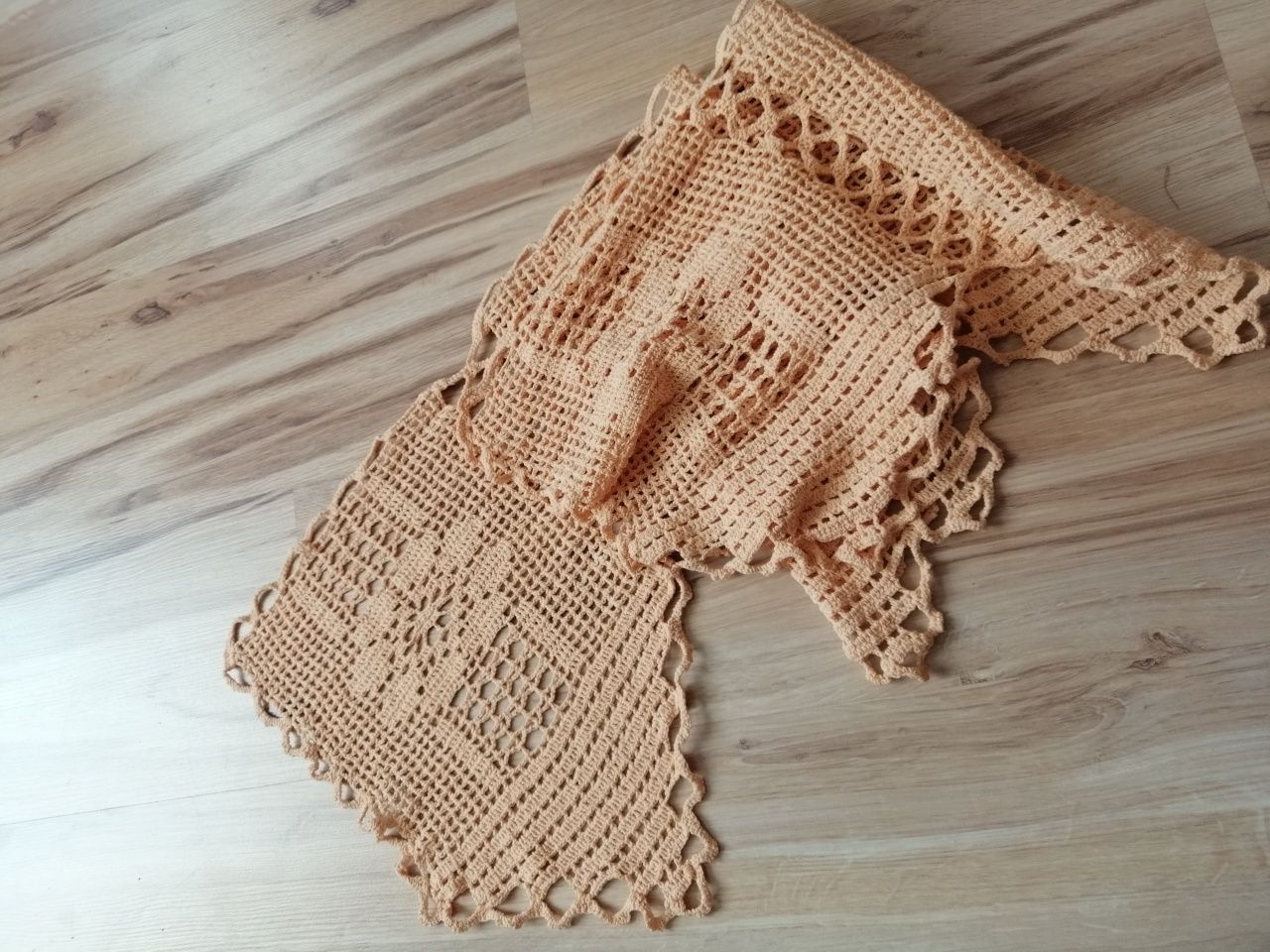 Zazdrostka firana handmade brzoskwiniowa styl góralski szydelko ażur