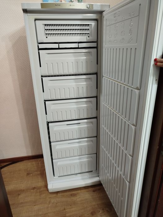 Морозильна камера Indesit No Frost