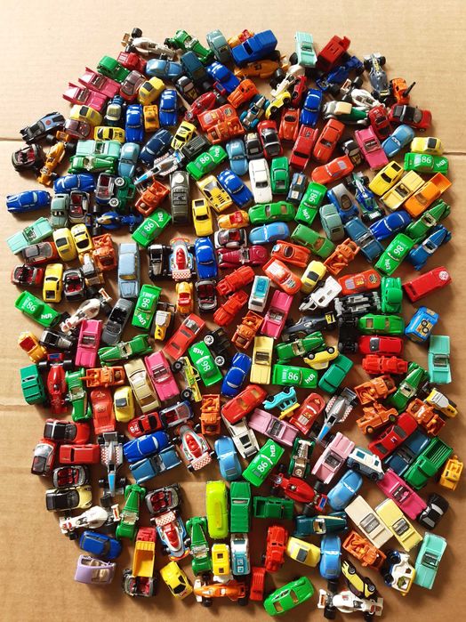 Lote com 220 Carrinhos Kinder Brindes Ferrero