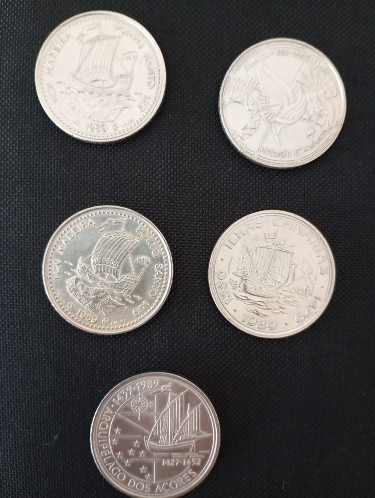 Moedas de 100 e 200 escudos