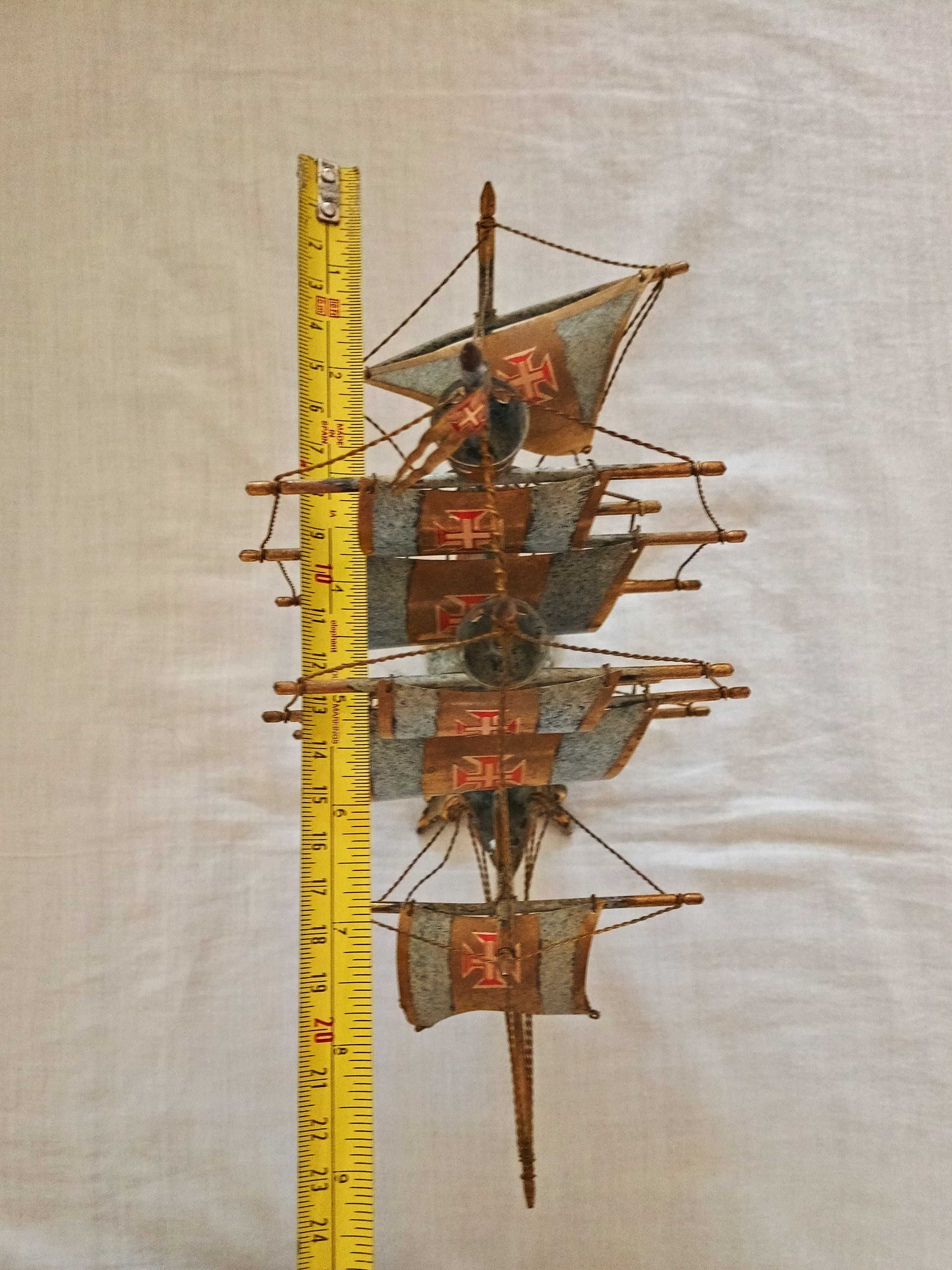 Réplica de barco à vela, português, da época dos descobrimentos.