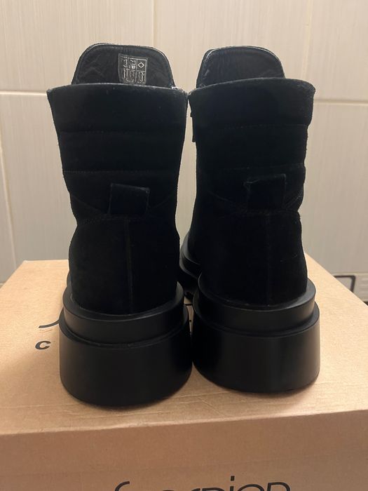 Нові замшеві зимові сапожки