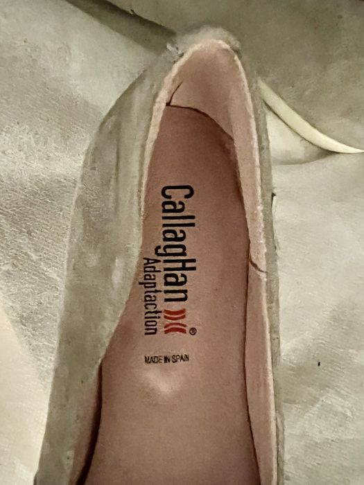 Desapego!! Sapatilha Callaghan em camurça • Tam 40 • NOVA!