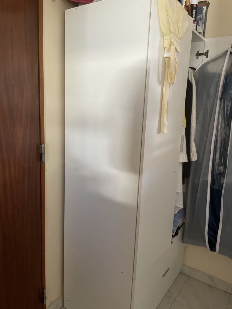 Guarda- roupa branco