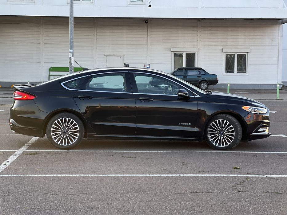 Ford Fusion Hybrid 2018 року, Titanium