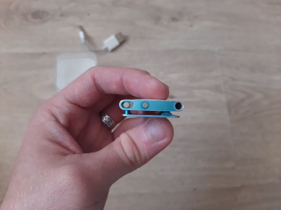 Мп3 плеер Ipod shuffle в хорошем рабочем состоянии