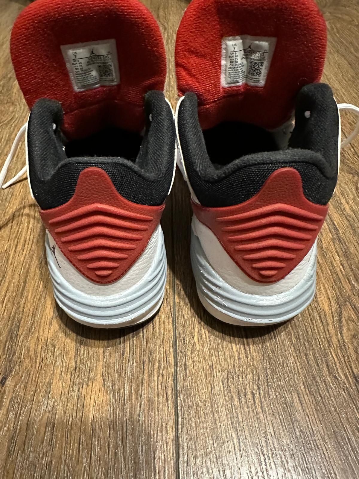Buty Jordan max aura 5