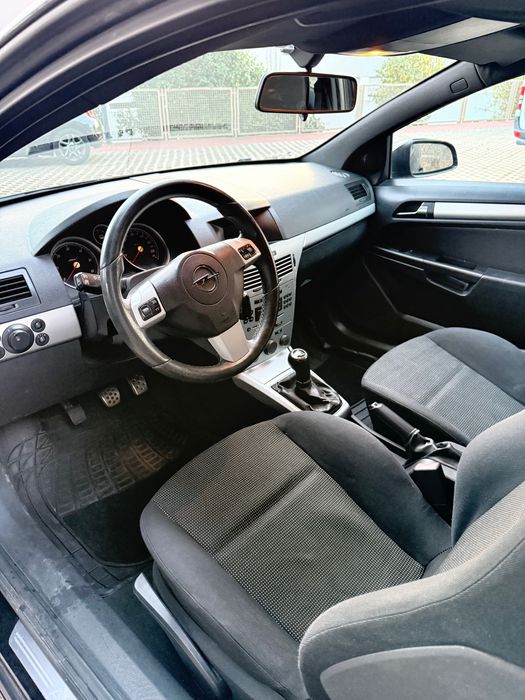 Opel Astra GTC 1.3