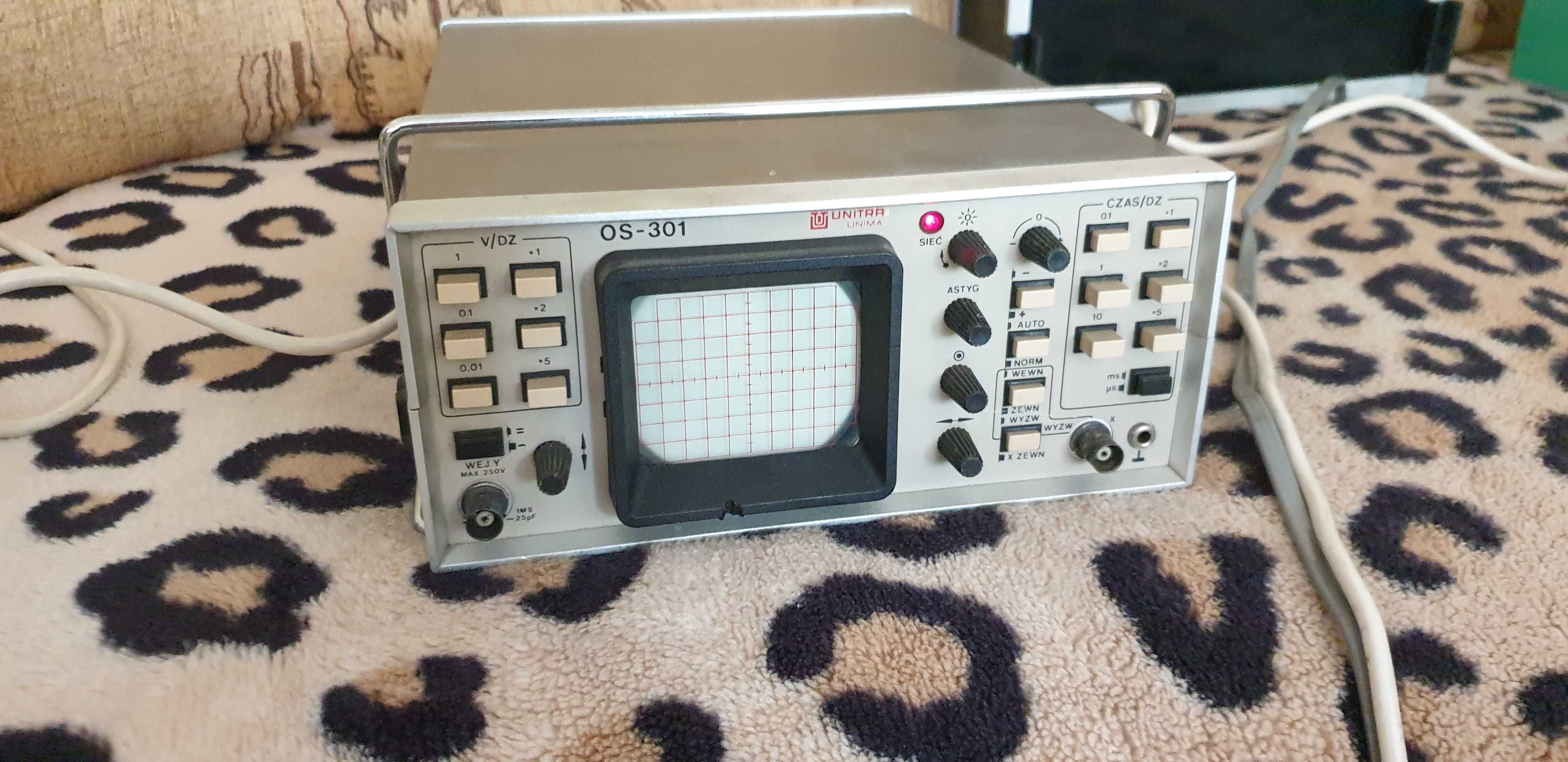 Oscyloskop Unitra Unima OS-301.