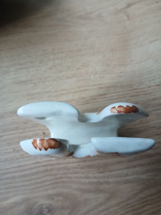 Serwetnik z fajansu w brazie ptaszek